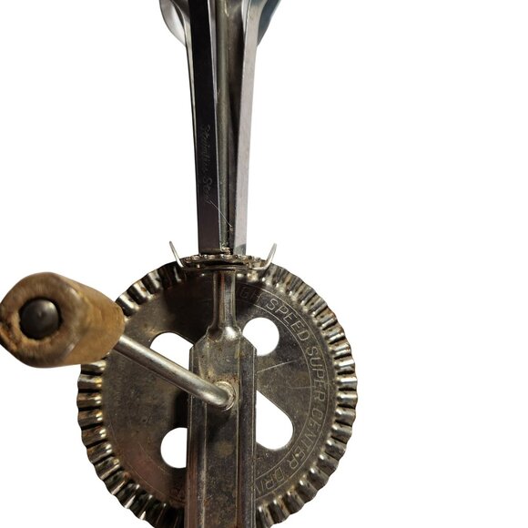 Vintage Ekco 9-Speed Hand Egg Beater With Wooden Handles & Stainless Steel Blade - Picture 4 of 7